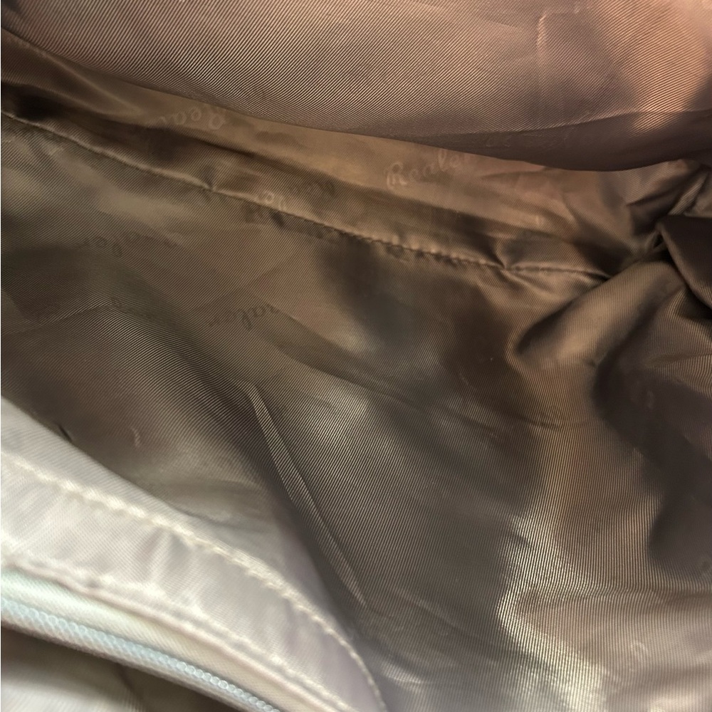 Realer Shoulder Bag - Picture 8 of 13